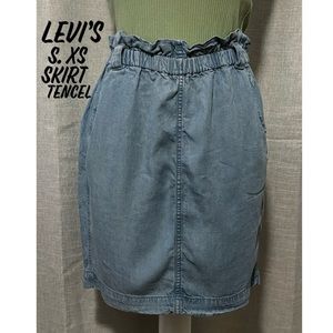 Levi’s brand- xs Skirt-Denim Blue Color Tencel Material-Lightweight-Pockets-EUC